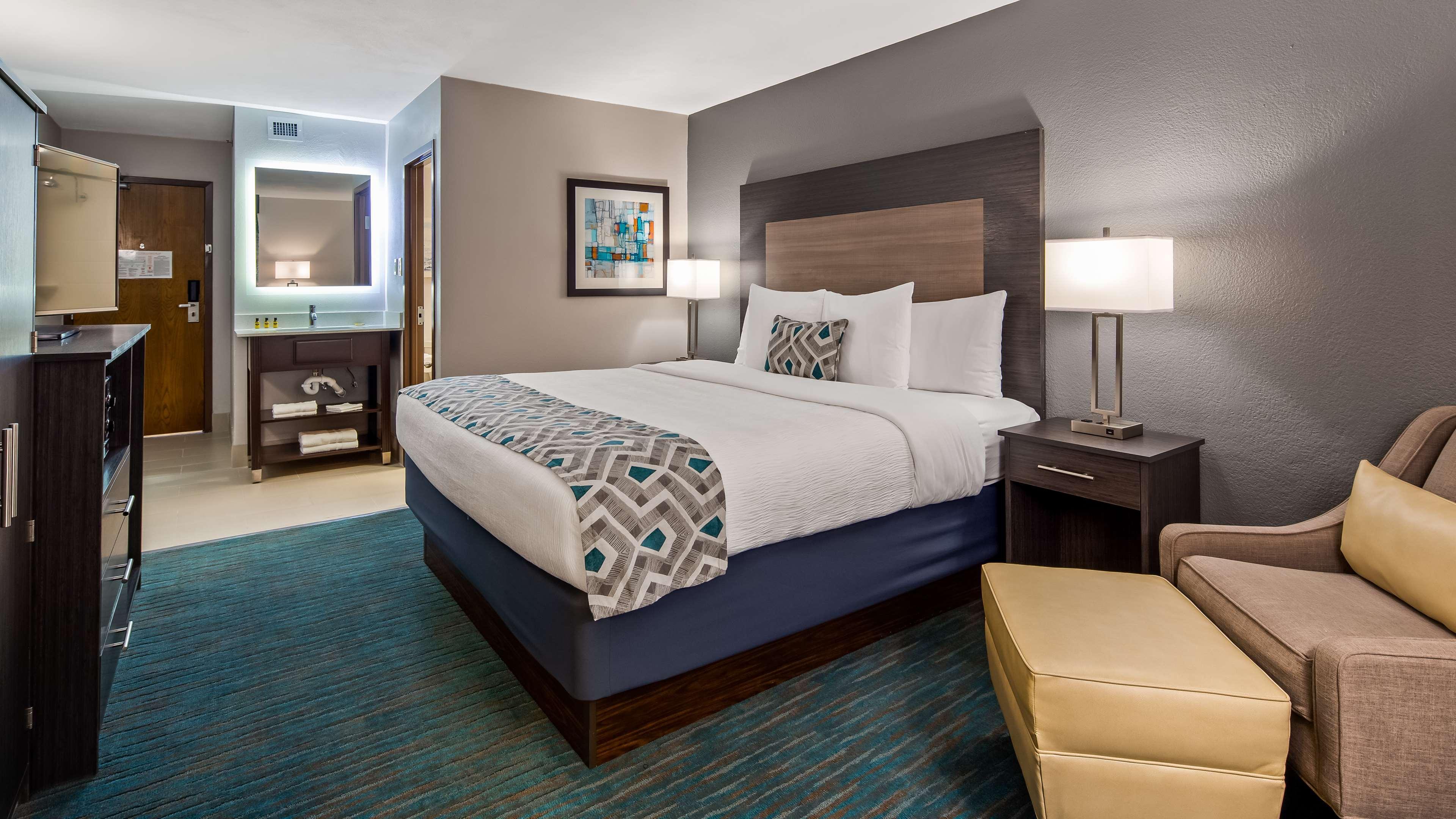 Best Western Plus Lake Jackson Inn & Suites Exterior photo