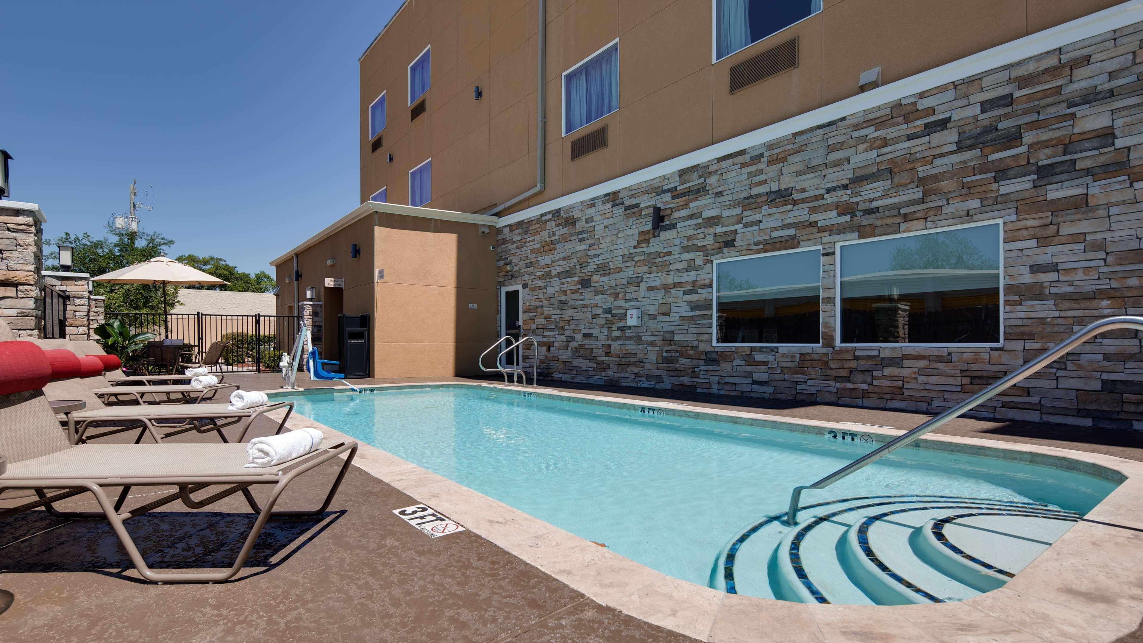 Best Western Plus Lake Jackson Inn & Suites Exterior photo