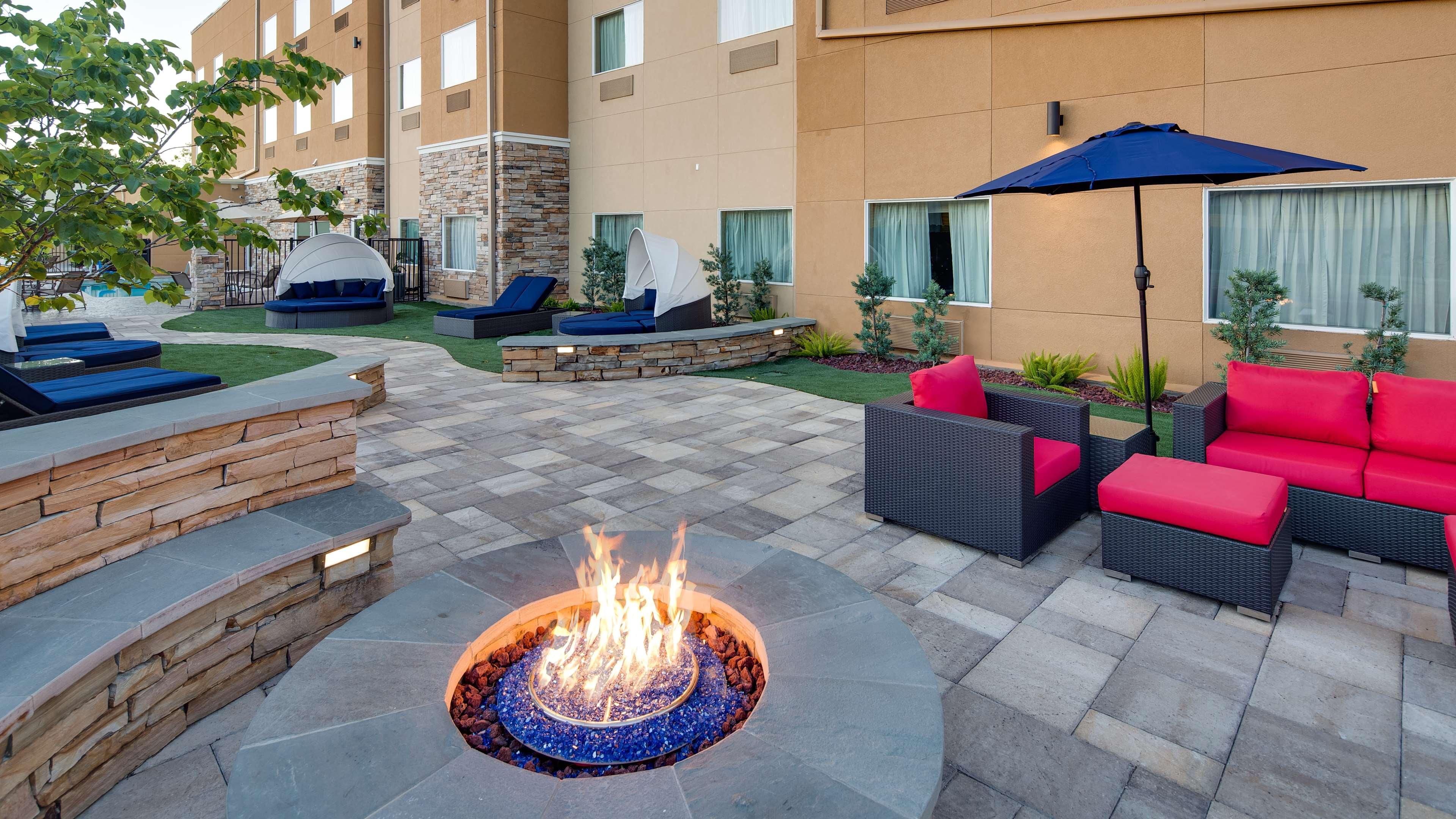 Best Western Plus Lake Jackson Inn & Suites Exterior photo