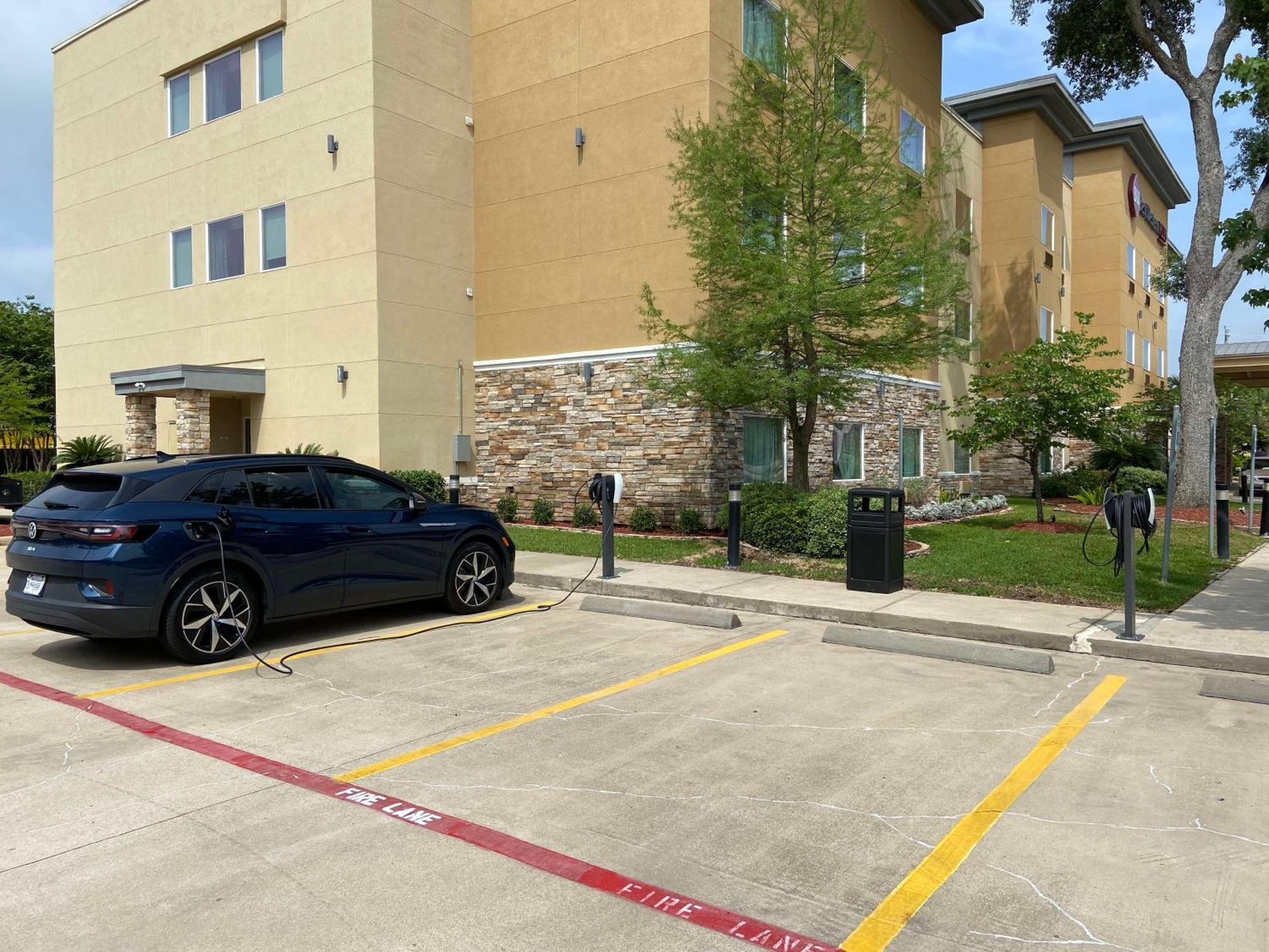 Best Western Plus Lake Jackson Inn & Suites Exterior photo