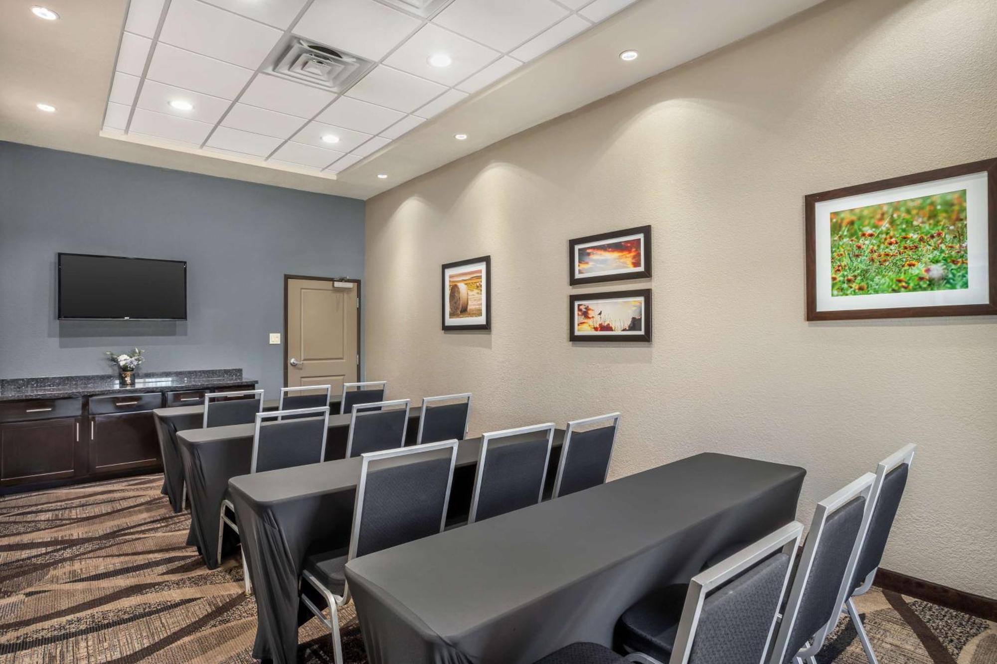 Best Western Plus Lake Jackson Inn & Suites Exterior photo