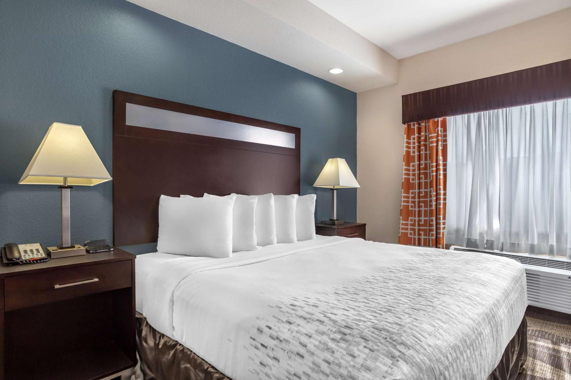 Best Western Plus Lake Jackson Inn & Suites Exterior photo