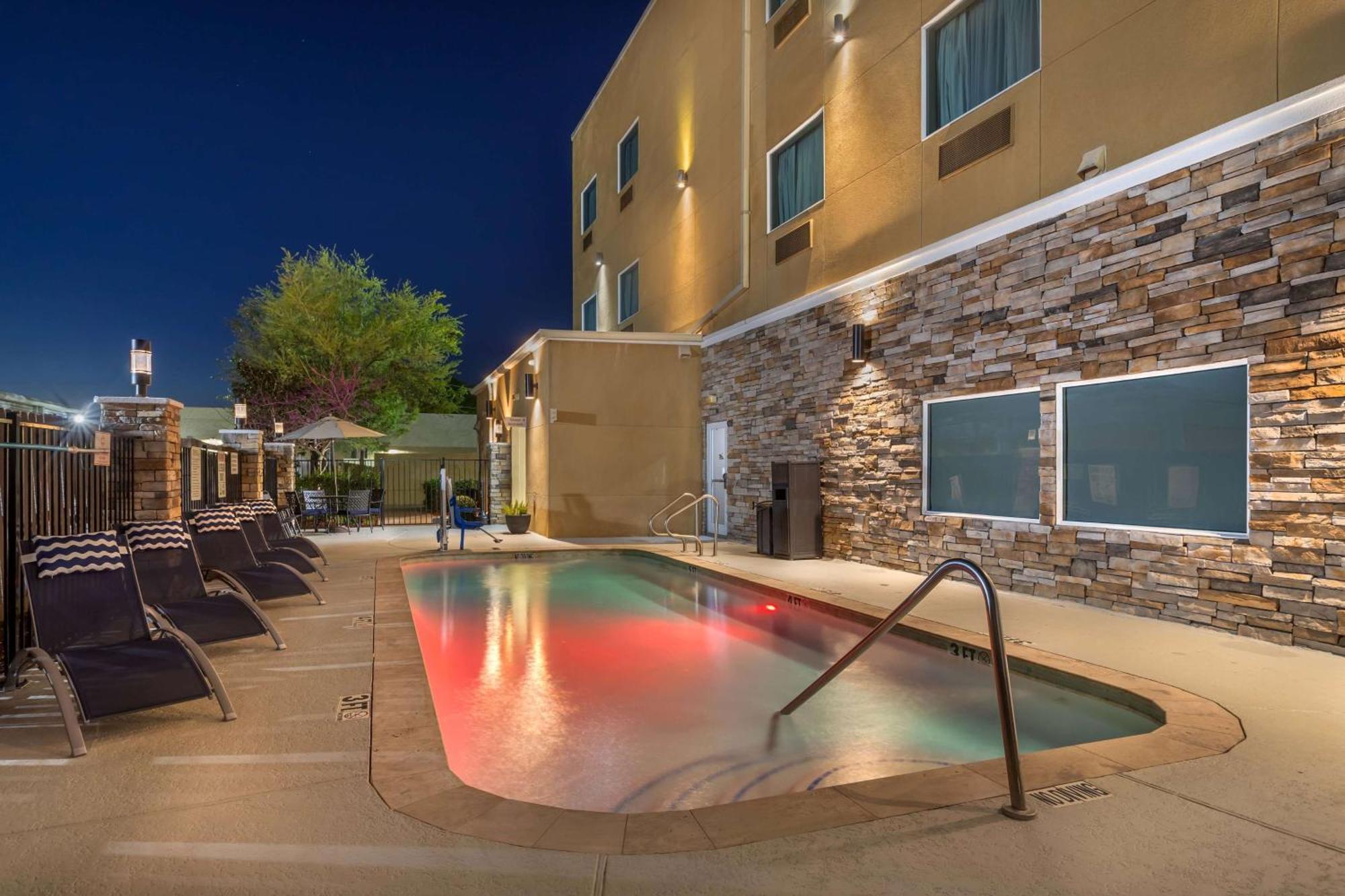 Best Western Plus Lake Jackson Inn & Suites Exterior photo